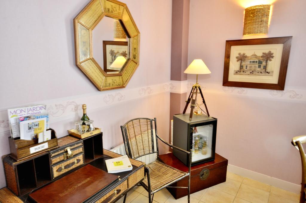 Hostellerie Du Prieure Saint-Prix  Exterior photo