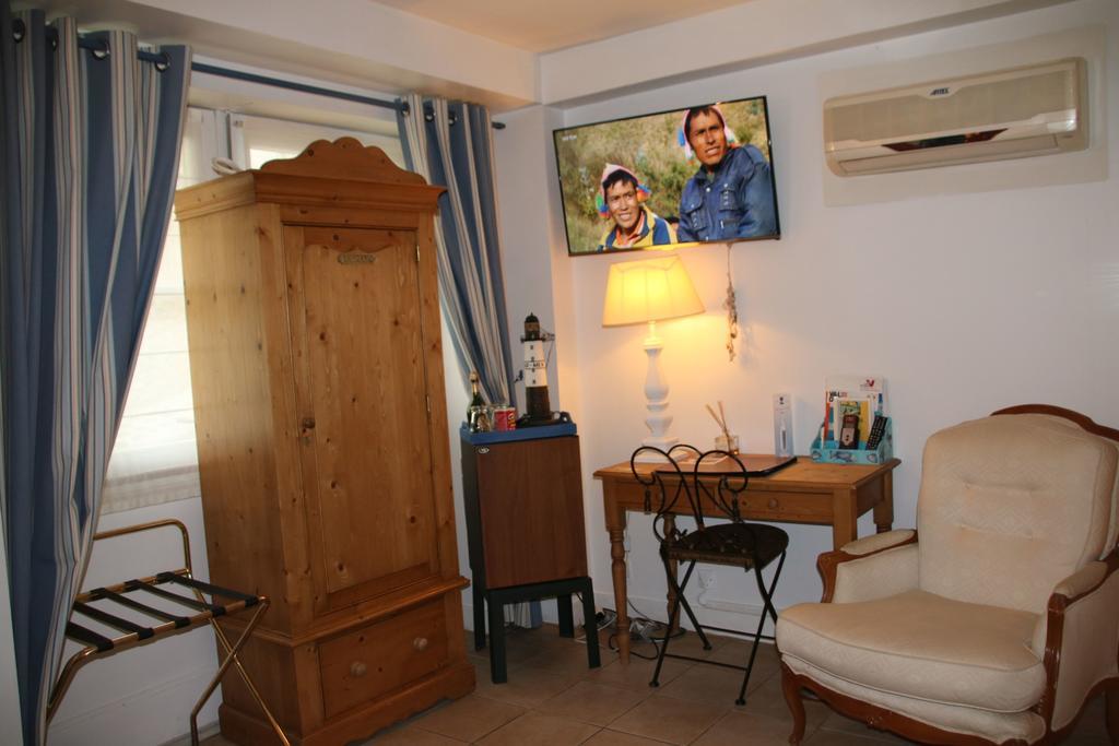 Hostellerie Du Prieure Saint-Prix  Exterior photo