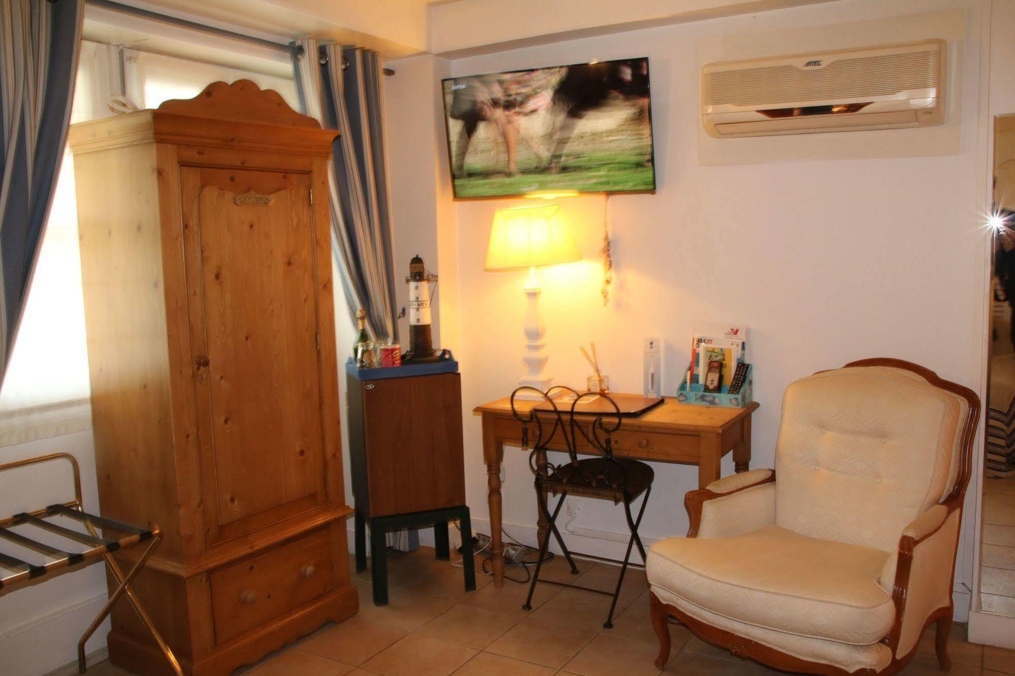 Hostellerie Du Prieure Saint-Prix  Exterior photo
