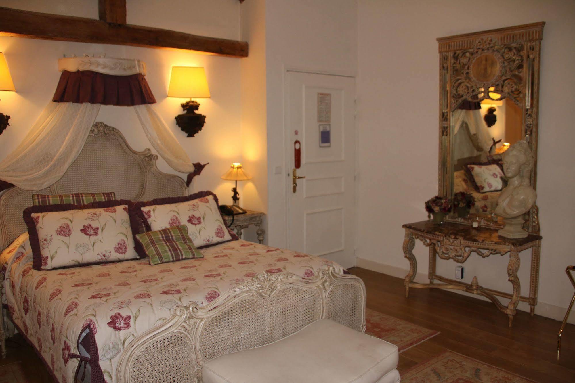Hostellerie Du Prieure Saint-Prix  Exterior photo
