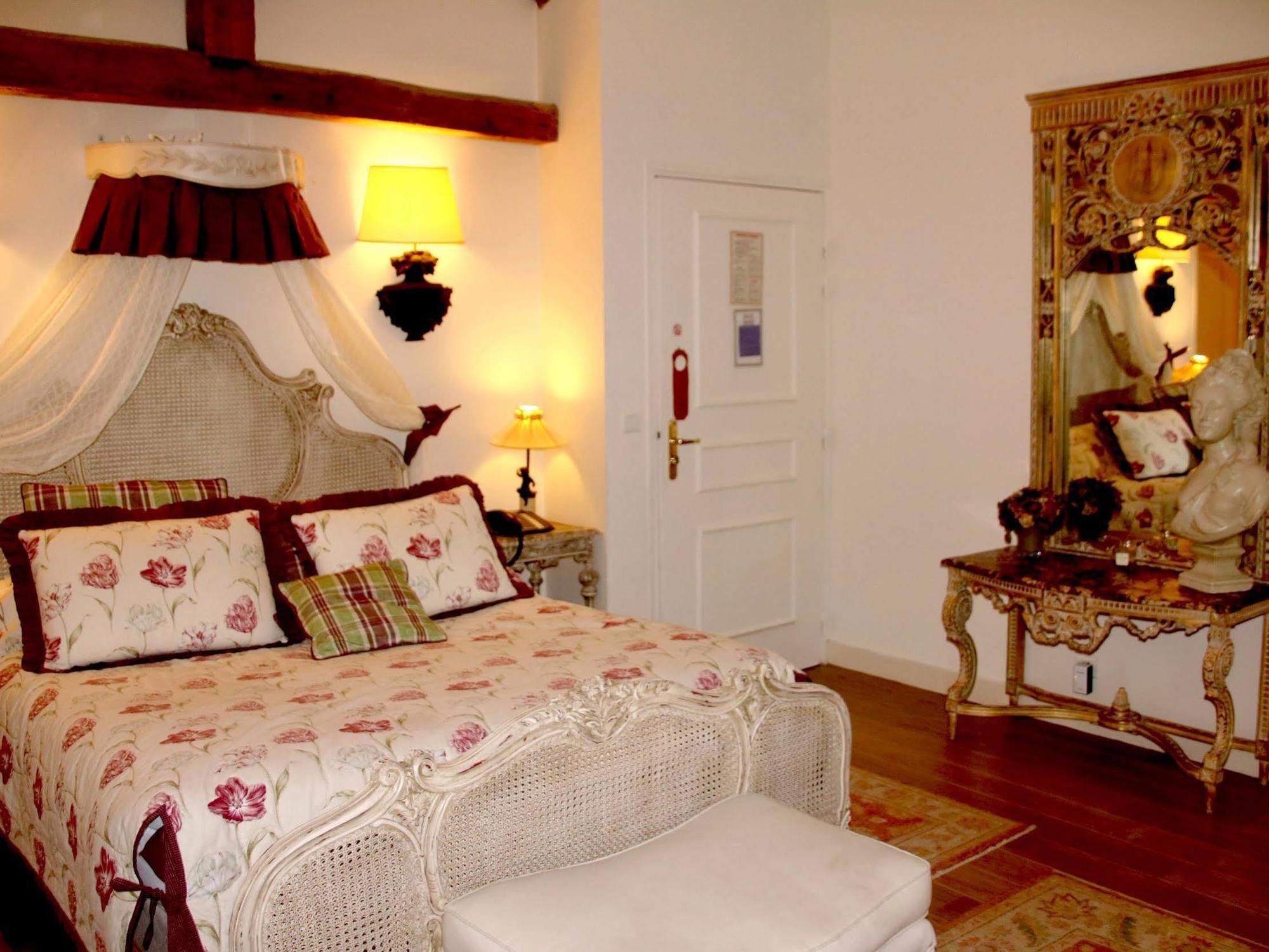 Hostellerie Du Prieure Saint-Prix  Exterior photo