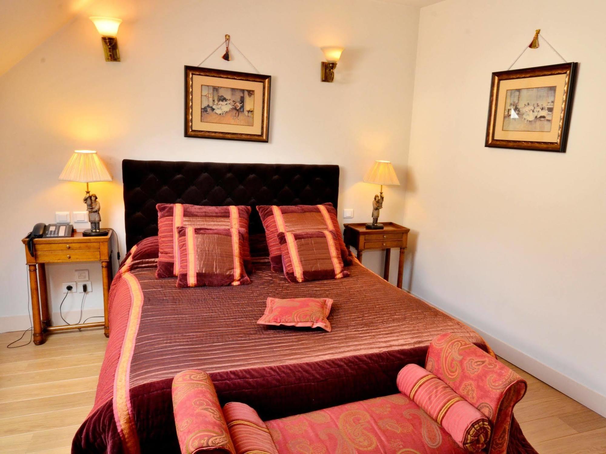 Hostellerie Du Prieure Saint-Prix  Exterior photo