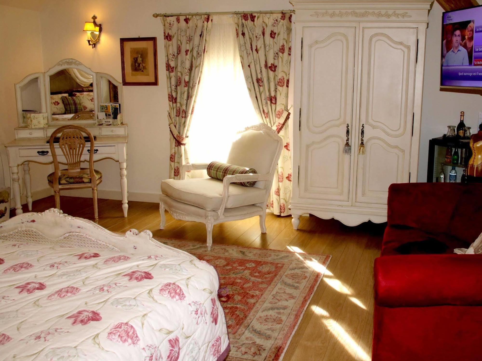 Hostellerie Du Prieure Saint-Prix  Exterior photo
